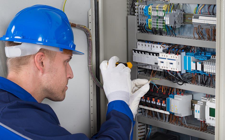taux horaire électricien Paris 17